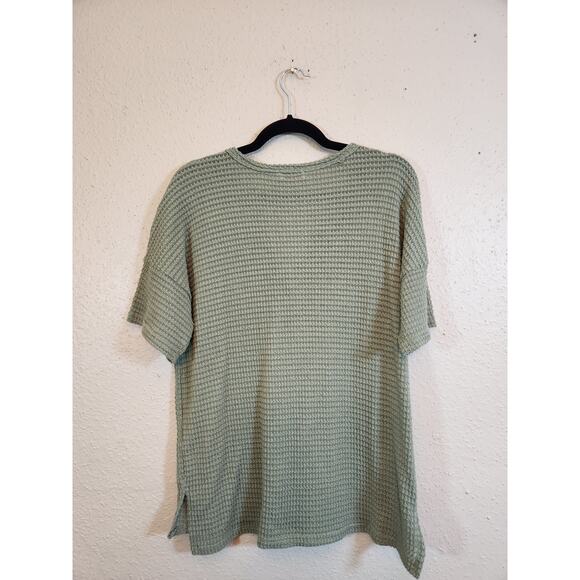 Pink Lily Women's Sage‎ Green V-Neck Waffle Notched Short Sleeve T-Shirt Size S - Picture 2 of 6